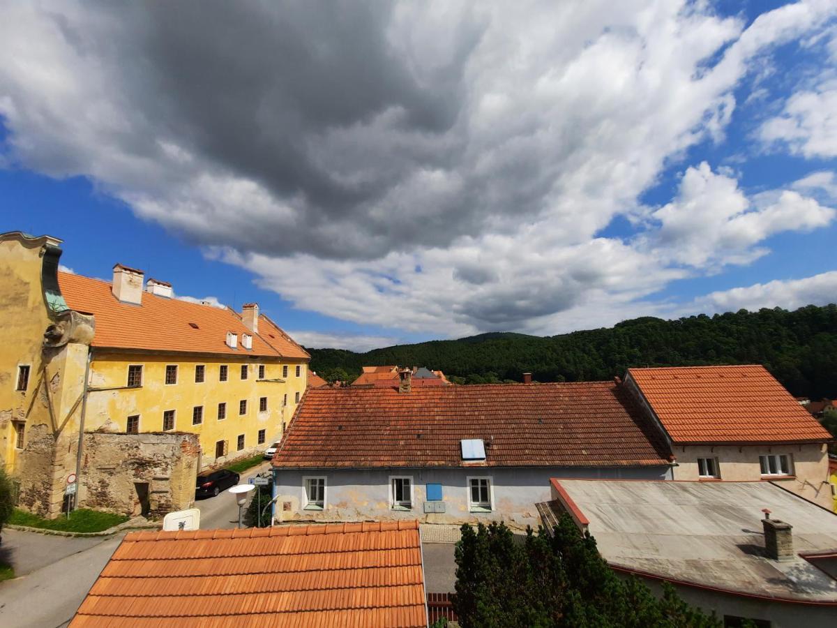 Penzion Zahrada Nad Rekou, Restaurace A Kavarna - Parkovani Gratis Zlatá Koruna Екстериор снимка
