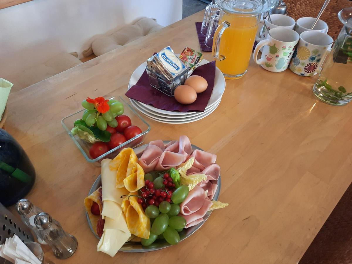 Penzion Zahrada Nad Rekou, Restaurace A Kavarna - Parkovani Gratis Zlatá Koruna Екстериор снимка
