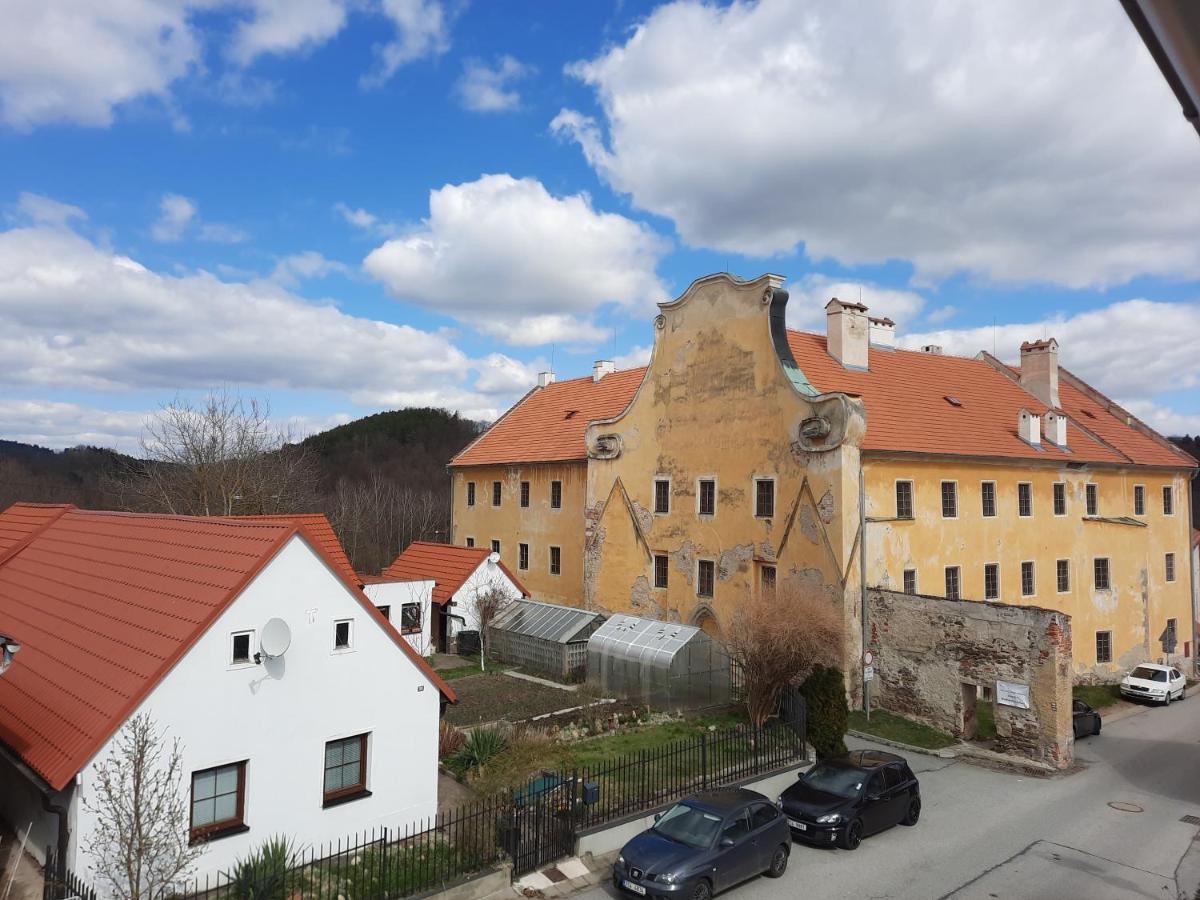 Penzion Zahrada Nad Rekou, Restaurace A Kavarna - Parkovani Gratis Zlatá Koruna Екстериор снимка