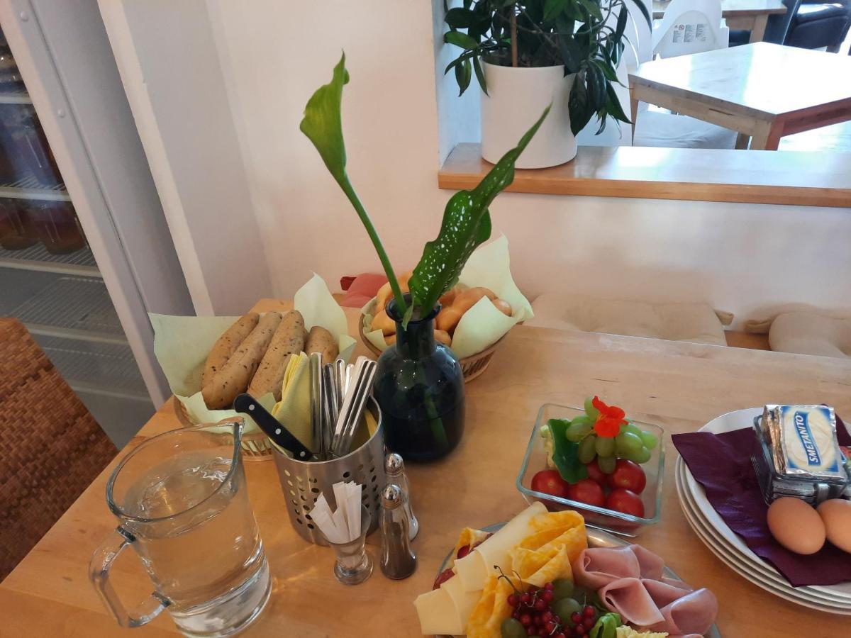Penzion Zahrada Nad Rekou, Restaurace A Kavarna - Parkovani Gratis Zlatá Koruna Екстериор снимка