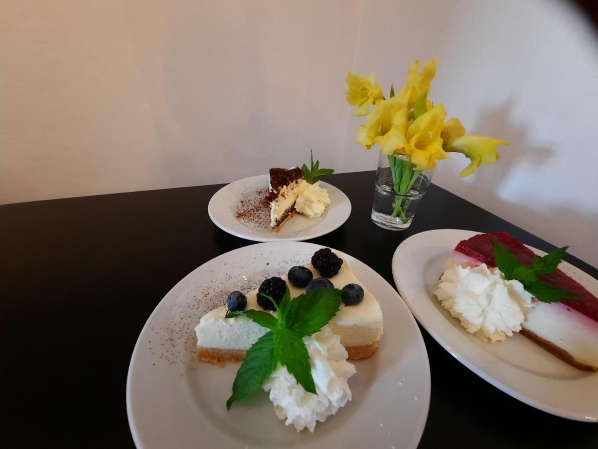 Penzion Zahrada Nad Rekou, Restaurace A Kavarna - Parkovani Gratis Zlatá Koruna Екстериор снимка